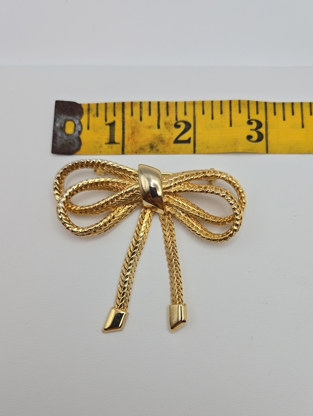 Vintage Gold Tone Bow Brooch - Picture 14 of 17